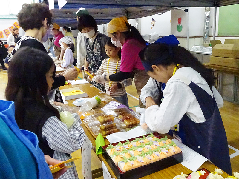 東京・墨田　昼休みの会話から実現、立川マルシェ　「子どもたちに売り子体験させたいね」